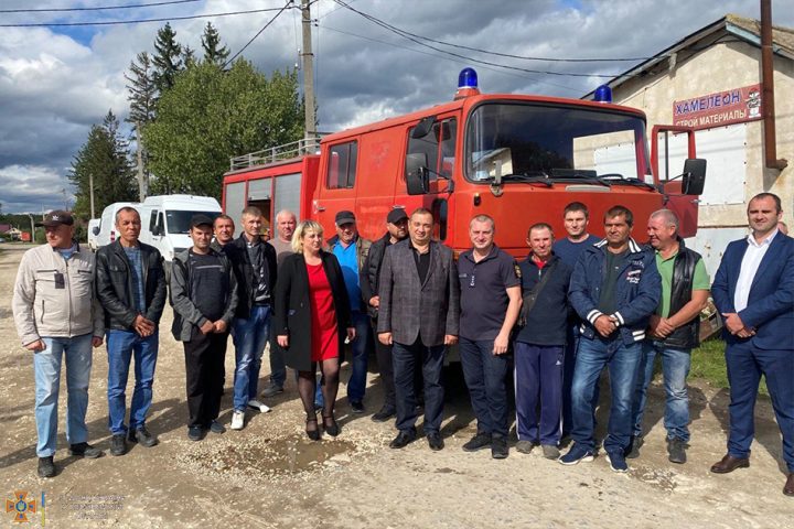Команда вогнеборців Сокирянщини отримала пожежний автомобіль