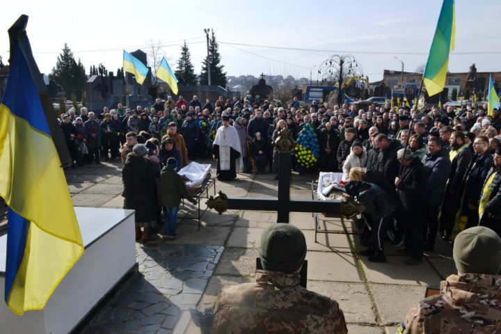 На Буковині в останню дорогу провели 11 Героїв, які віддали своє життя за Україну