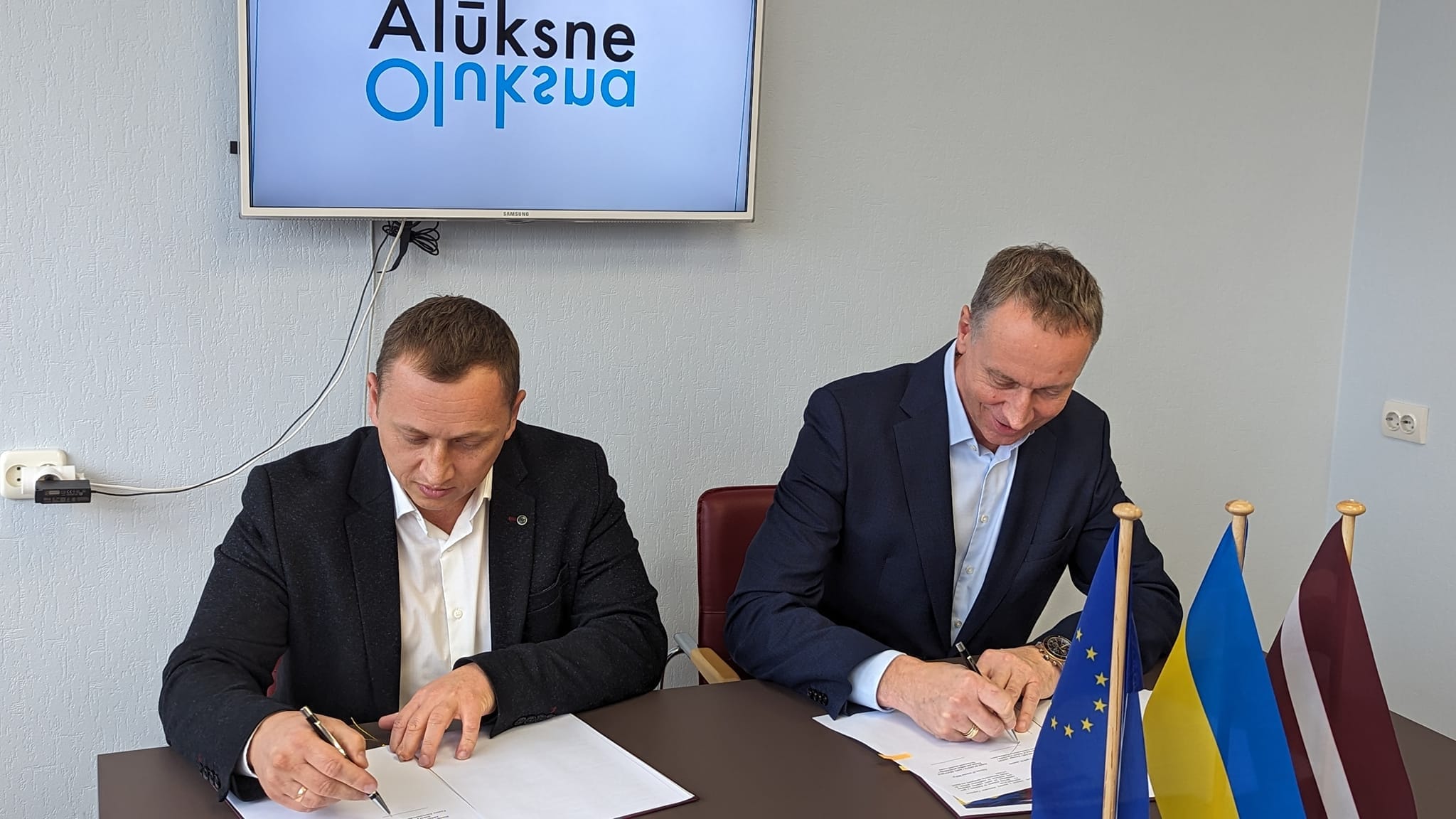 Хотин підписав партнерську угоду з Алуксне, що в Латвії