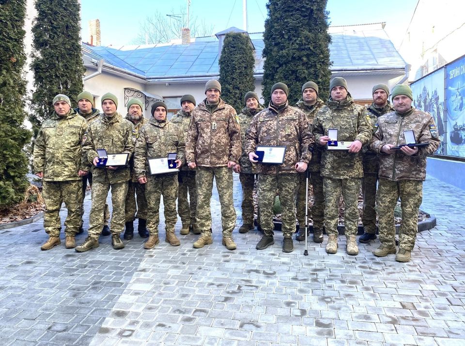 За жертву крові в боях за волю України»: військові отримали почесні нагороди