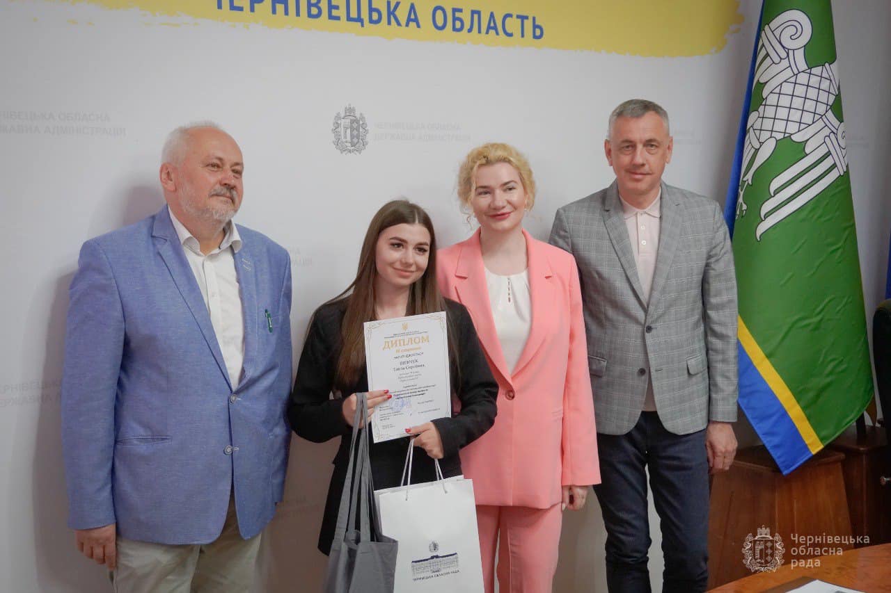 У Чернівцях провели обласний конкурс учнівських творів-есе та учнівської науково-дослідної конференції «Український вимір процесів європейської інтеграції»