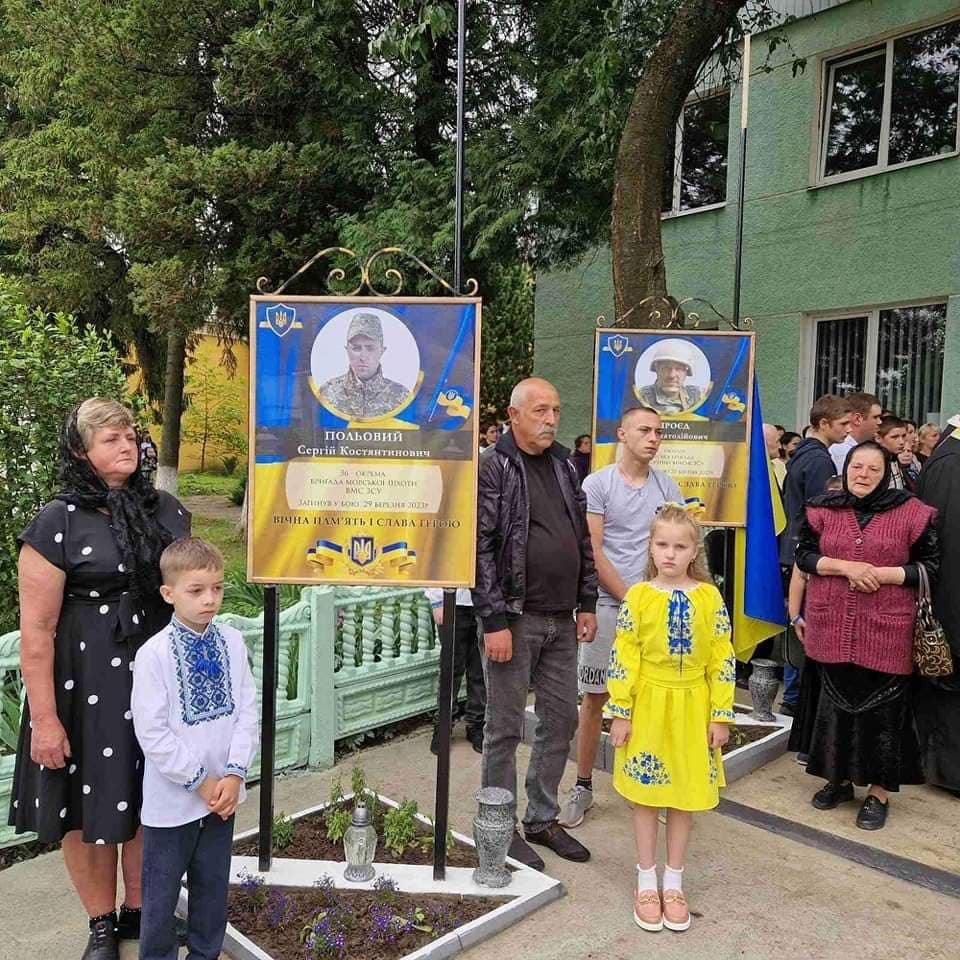 У селі Костинці Сторожинецької громади урочисто відкрили Алею слави землякам, які загинули, захищаючи Батьківщину від загарбників