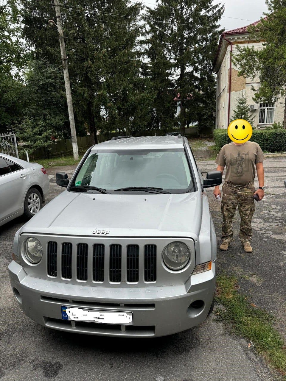 Сокирянська громада передала автомобіль Jeep Patriot представнику однієї з військових частин ЗСУ