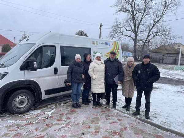 У Сокирянській міській територіальній громаді почала діяти Мобільна соціальна служба, яка забезпечує догляд вдома та надає натуральну допомогу