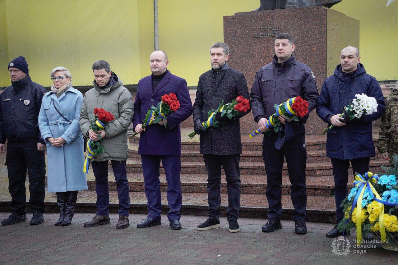 Урочистості з нагоди Дня Соборності України провели в Чернівцях