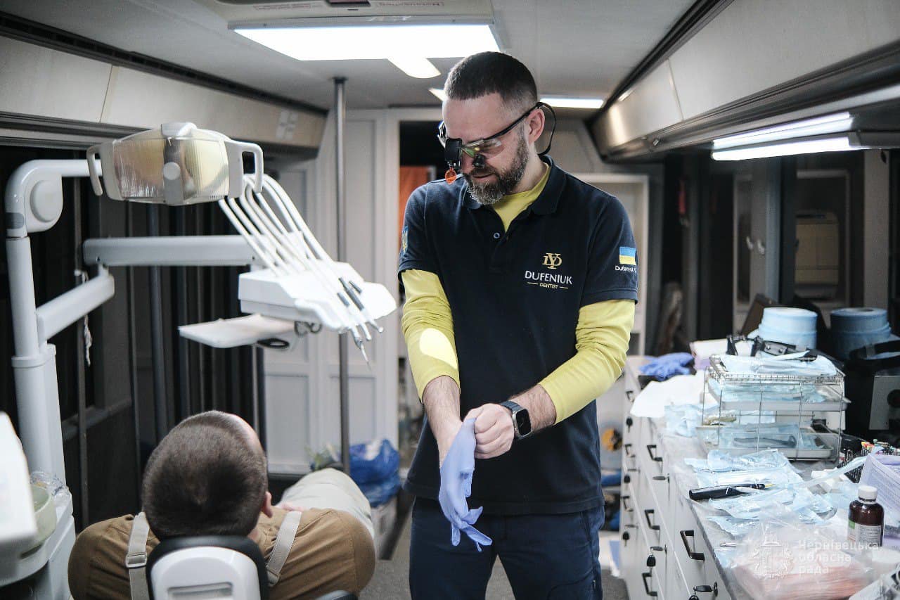 Більше року працює мобільний стоматологічно-хірургічний кабінет для військових