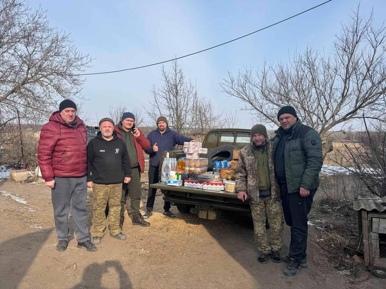 Щоб подякувати захисникам за незламність, витримку і мужність. Волонтери Клішковецької громади відвідали земляків на передовій.