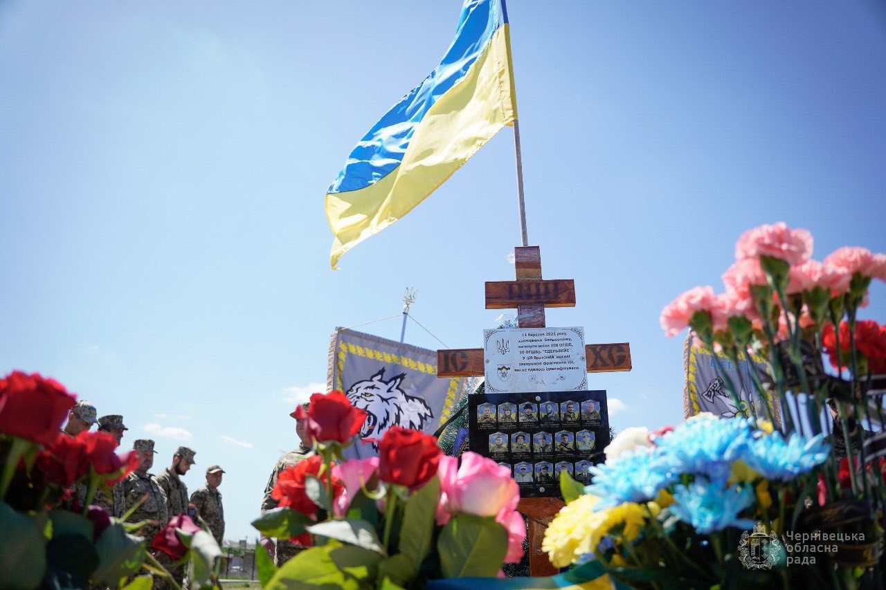 Рік тому в Чернівцях попрощалися із 16-ма військовослужбовцями 10-ї гірсько-штурмової бригади «Едельвейс»