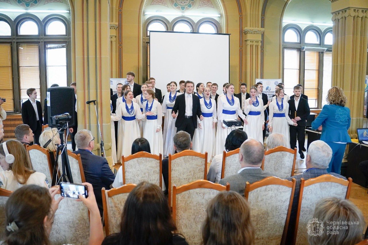 У Чернівцях сьогодні стартував ХІІІ Міжнародний багатожанровий конкурс-фестиваль «Хай пісня скликає друзів»