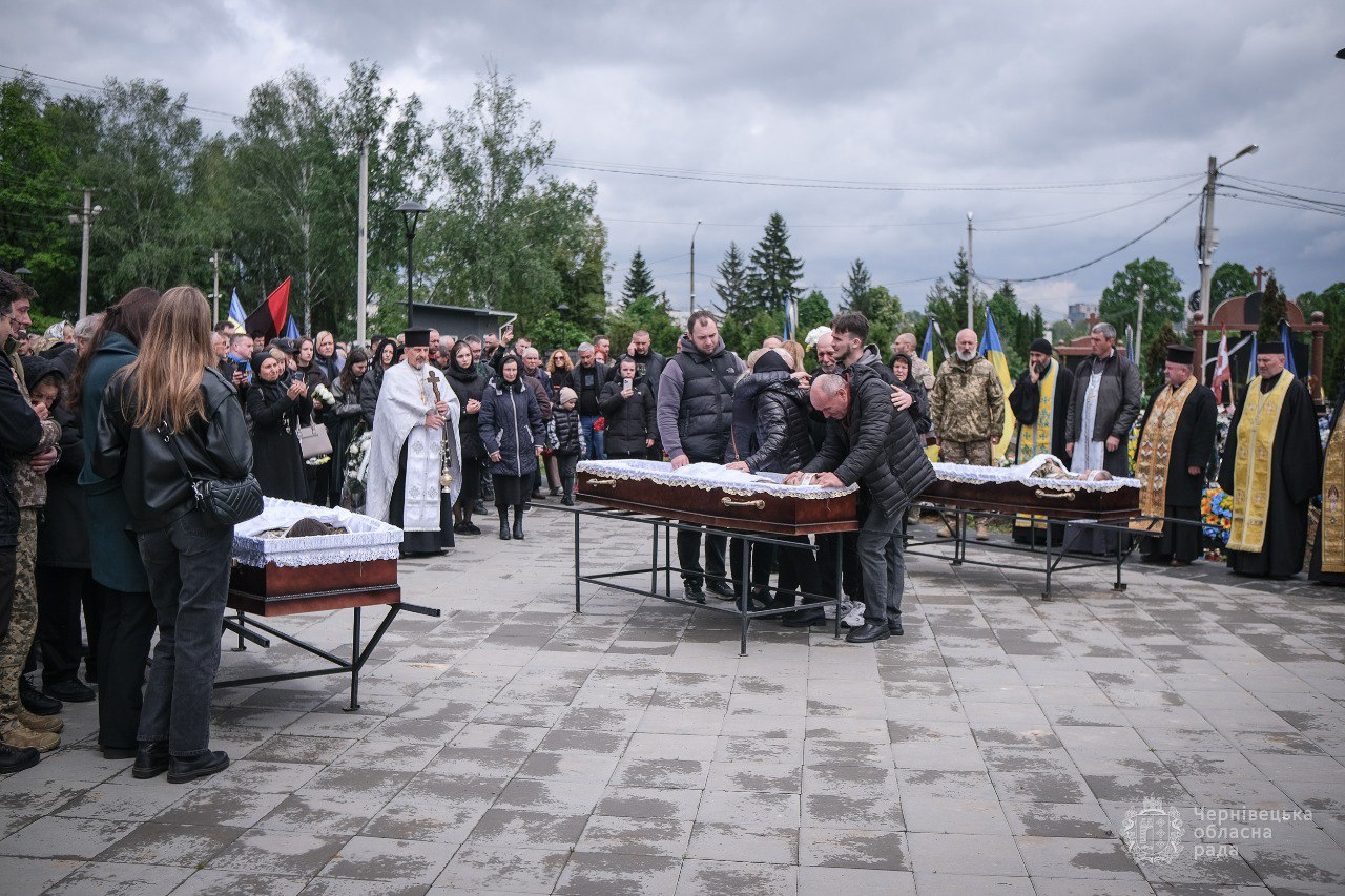 У Чернівцях попрощалися з трьома полеглими захисниками, котрі загинули на Сумщині