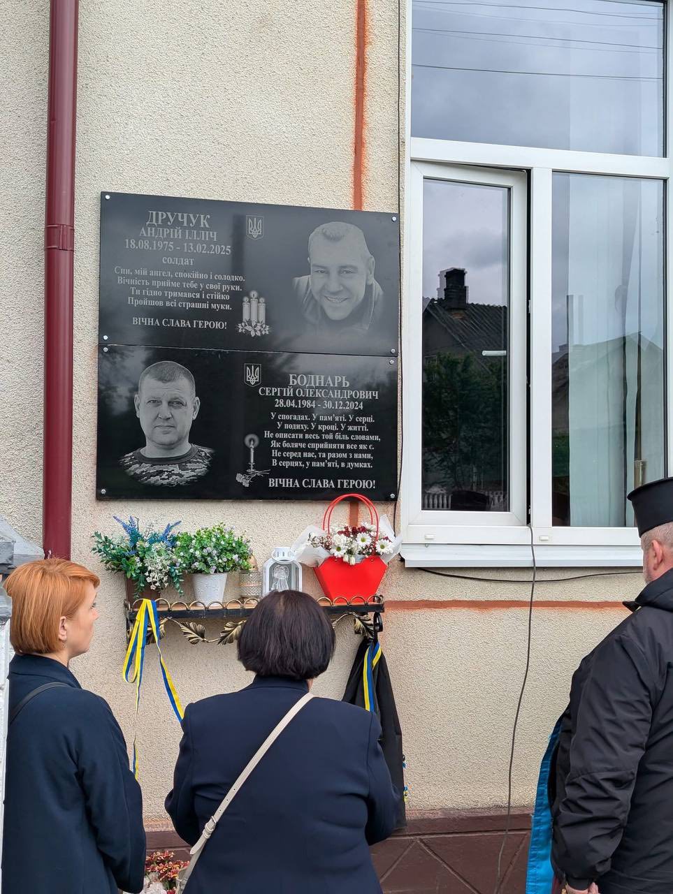 У Черепковецькому закладі освіти, що на Глибоччині, відкрили меморіальну дошку на честь випускника Андрія Дручука