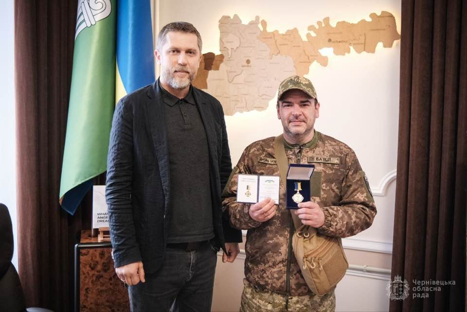 Сергій Кушнірек із Чернівців — військовослужбовець Збройних Сил України, який разом із побратимами утримував бойову позицію протягом чотирьох місяців