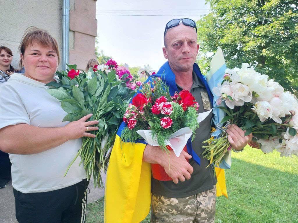 У рідне село Верхні Синівці Тереблеченської громади повернувся захисник Віталій Дамаскін