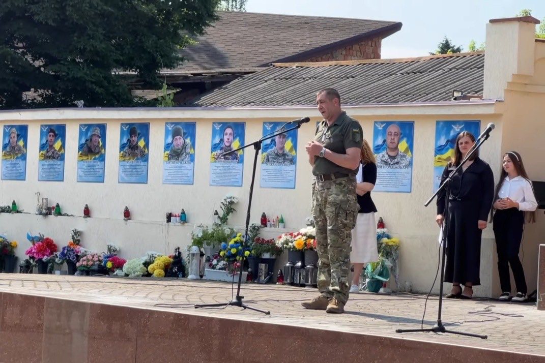 У місті Герца на Алеї слави Героїв встановили ще шість таблиць