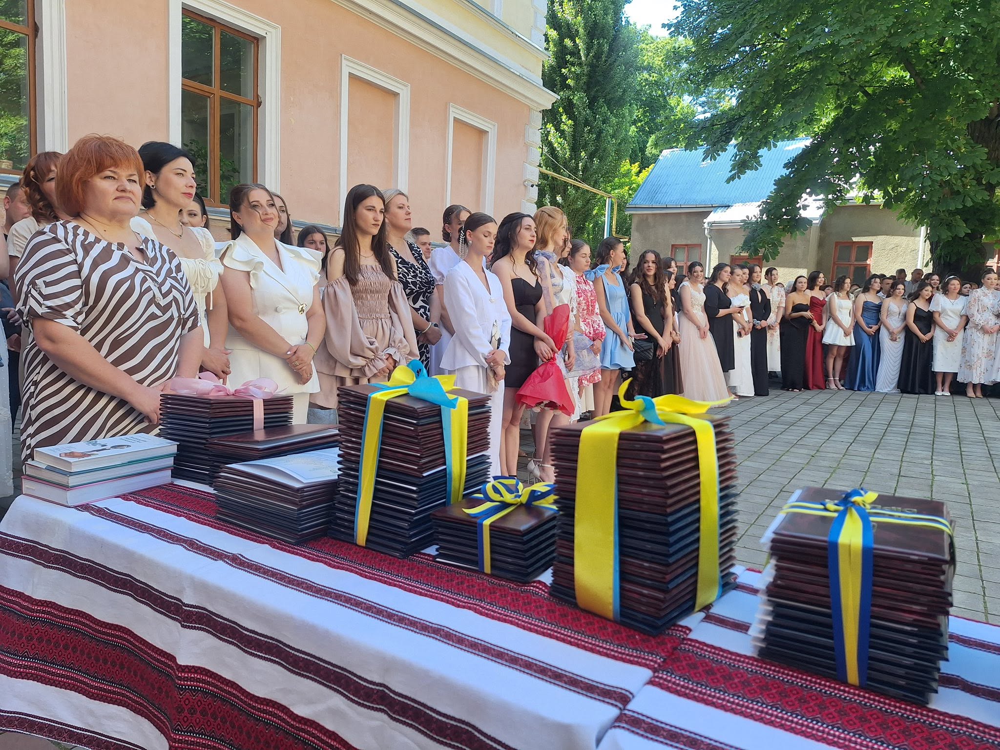 У Педагогічному фаховому коледжі Чернівецького національного університету імені Юрія Федьковича відбулися урочистості з нагоди вручення дипломів фахового молодшого бакалавра