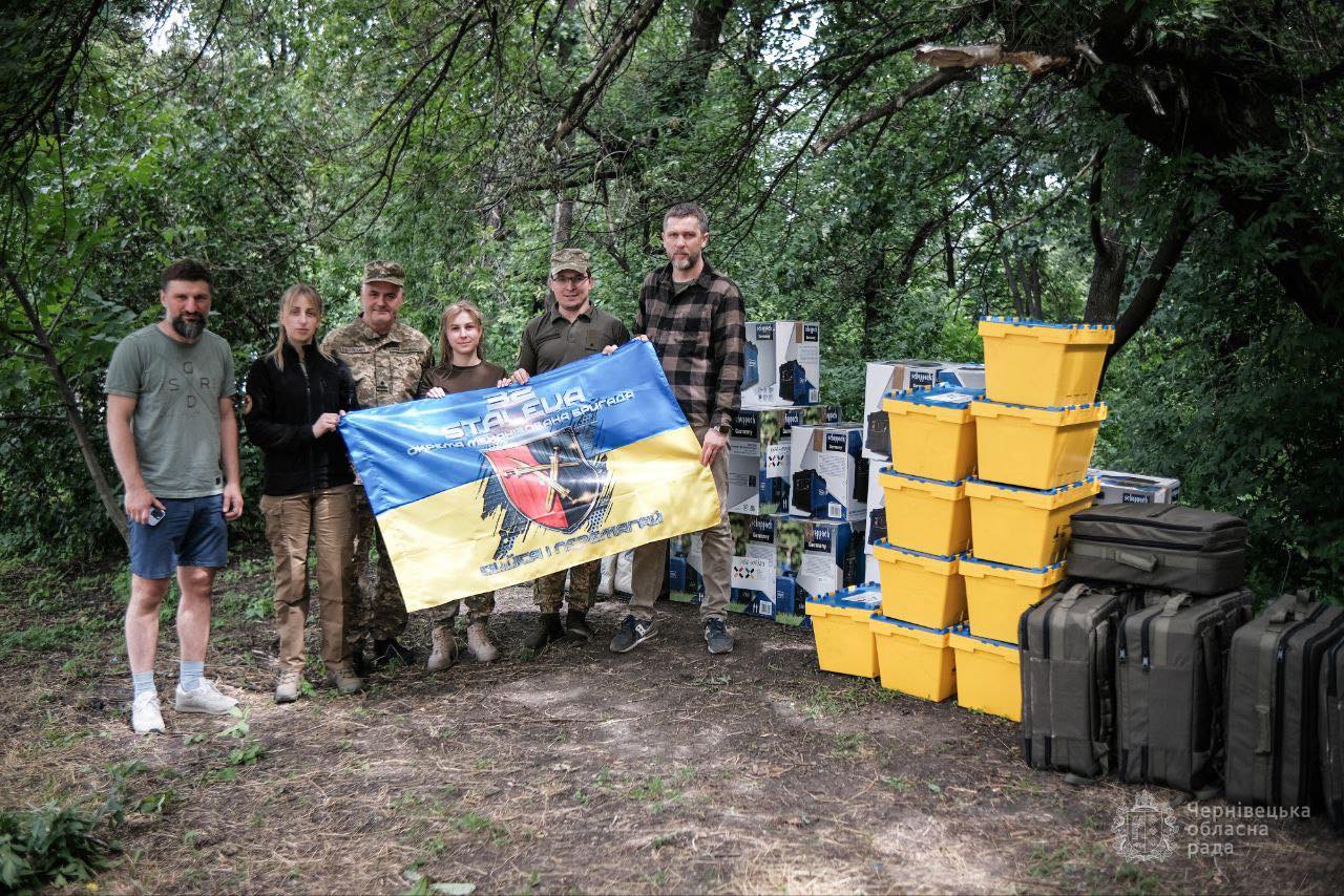 Голова Чернівецької обласної ради Олексій Бойко під час поїздки на схід зустрівся з нашими хлопцями та дівчатами, які тримають оборону на Донеччині