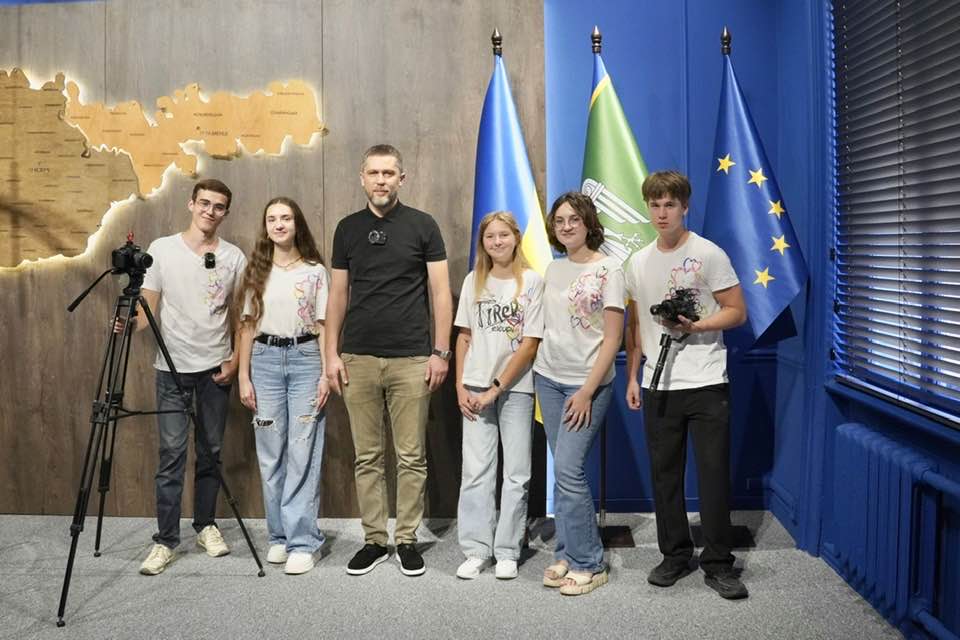 Зустріч голови Чернівецької обласної ради Олексія Бойка із студійцями «МЕДІАЦЕНТРУ “Діти вАрті”»