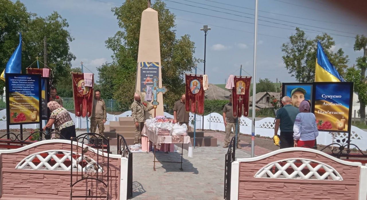 У селі Вітрянка на Сокирянщині відкрили Алею Героїв