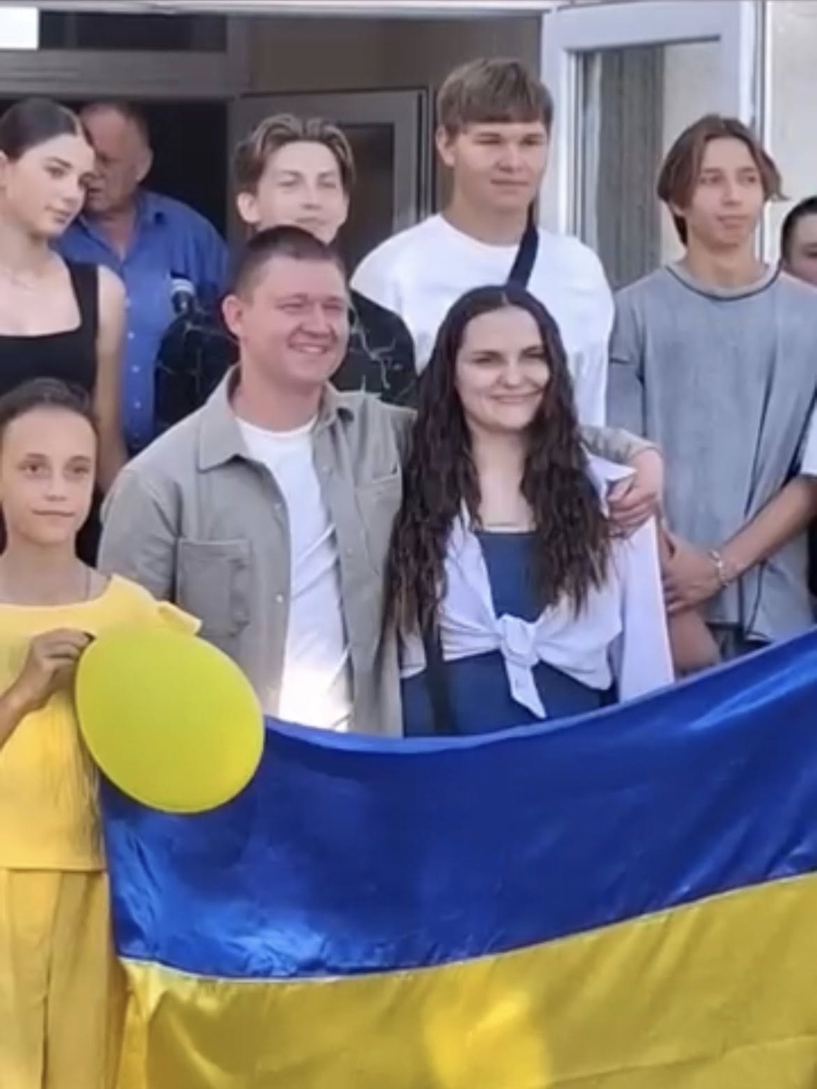 На Сокирянщині вітали вдома звільненого з полону Івана Іванченка