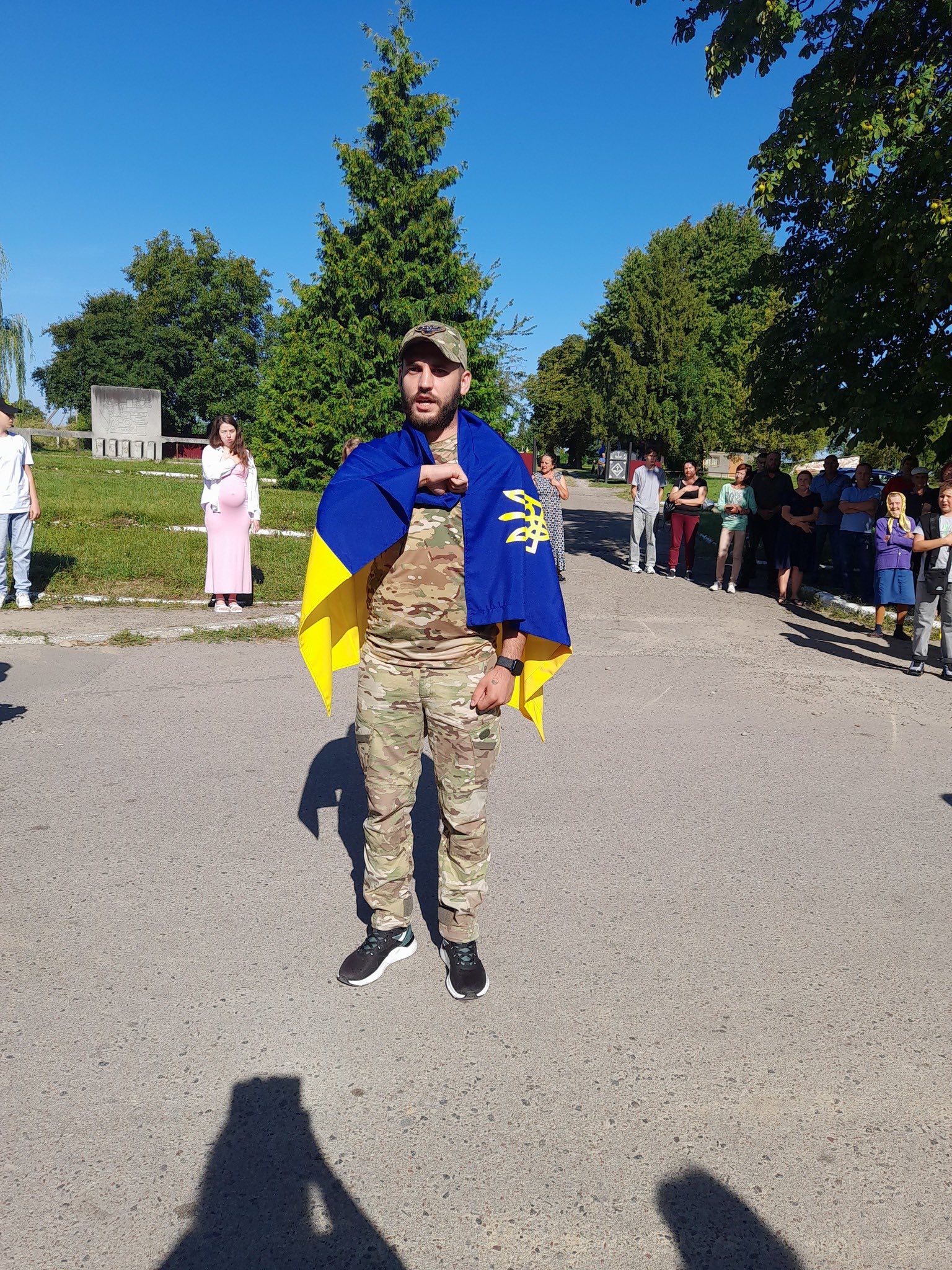 У селі Ржавинці Юрковецької громади зустріло Дмитра Кизова, який повернувся додому після 17 місяців російського полону.