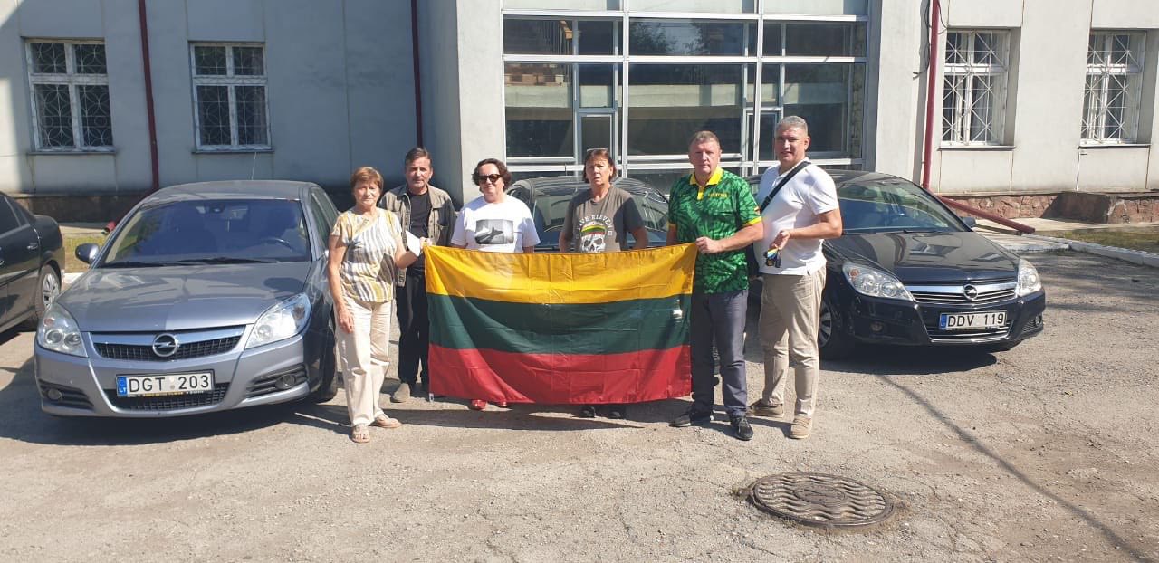 Новоселицька громада отримала чергову допомогу від литовських партнерів — чотири легкові автомобілі