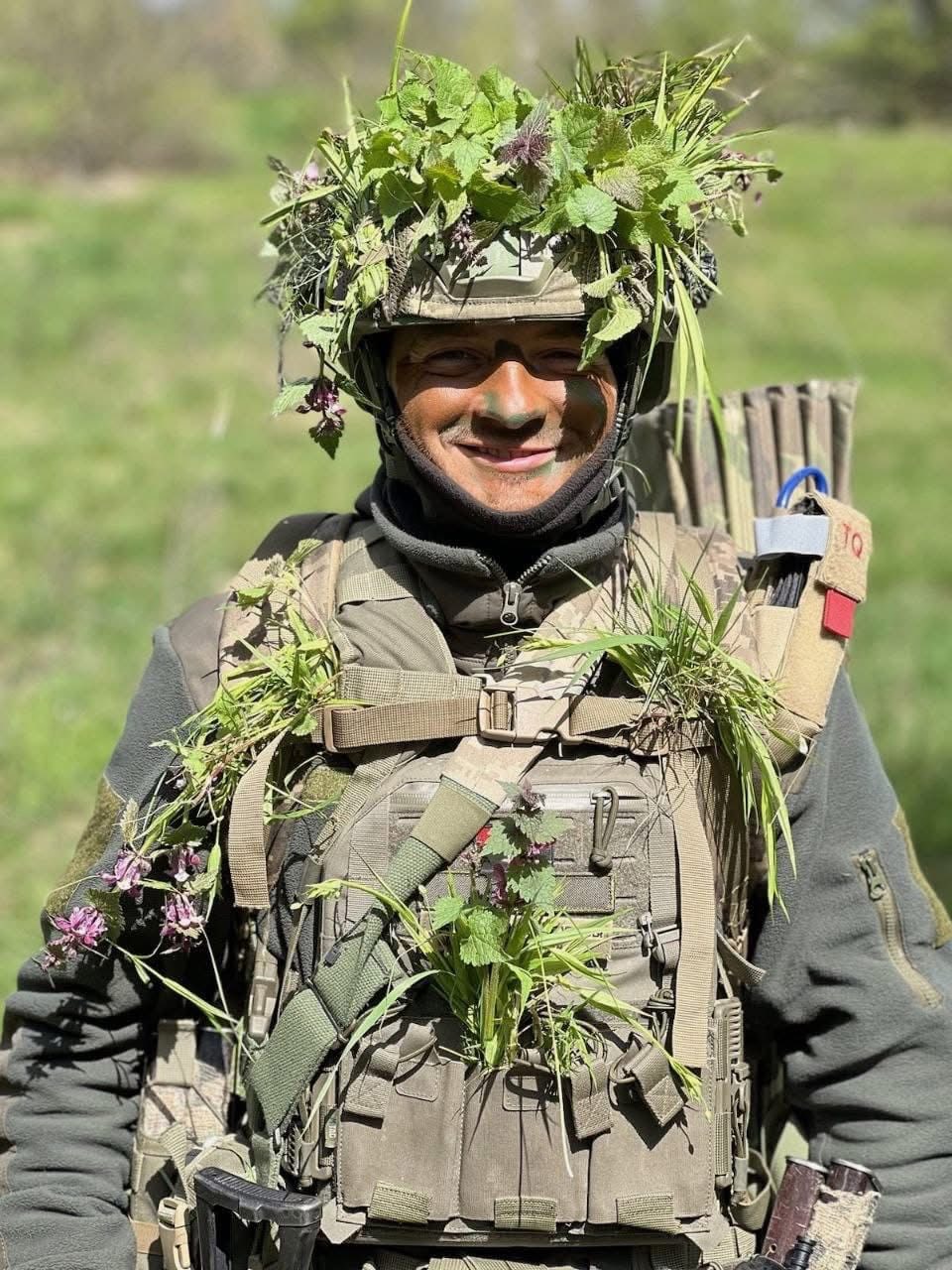 Чернівчанин Максим не мав досвіду військової служби, проте після повномасштабного вторгнення став до лав Збройних сил України