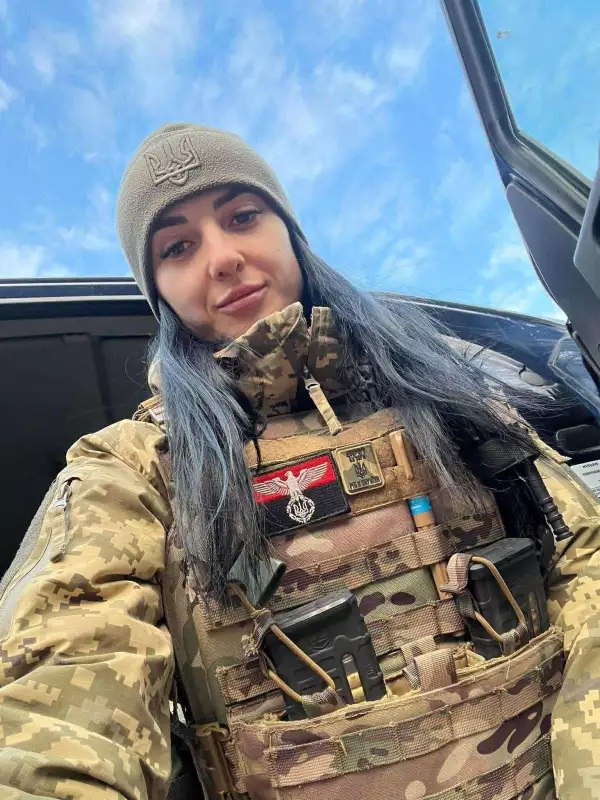 Христина Крижанівська, 25-річна військова з Буковини, отримала від Головнокомандувача ЗСУ генерала Олександра Сирського високу нагороду – «Золотий хрест»