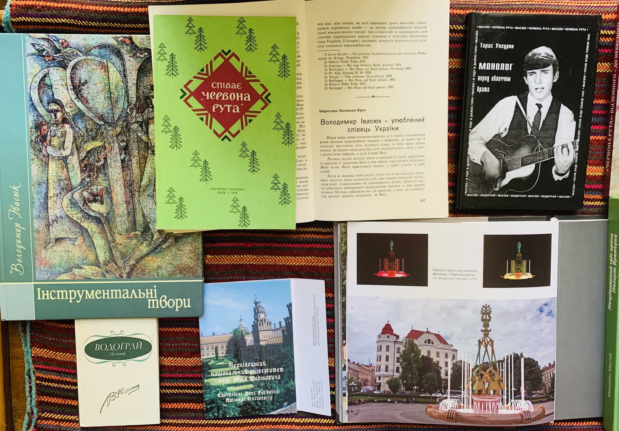 У Чернівецький обласний художній музей відкрилась виставка, приурочена 55-річчю знакової композиції Володимира Івасюка