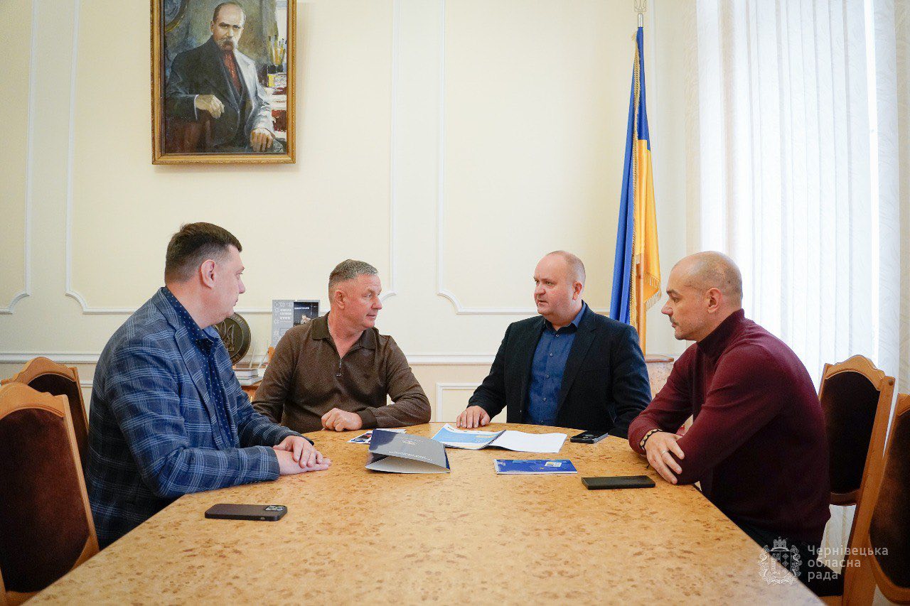 Виконувач обов’язків голови Чернівецької обласної ради Микола Гуйтор провів робочу зустріч із директором філії Чернівецького центру зайнятості Володимиром Мунтяном