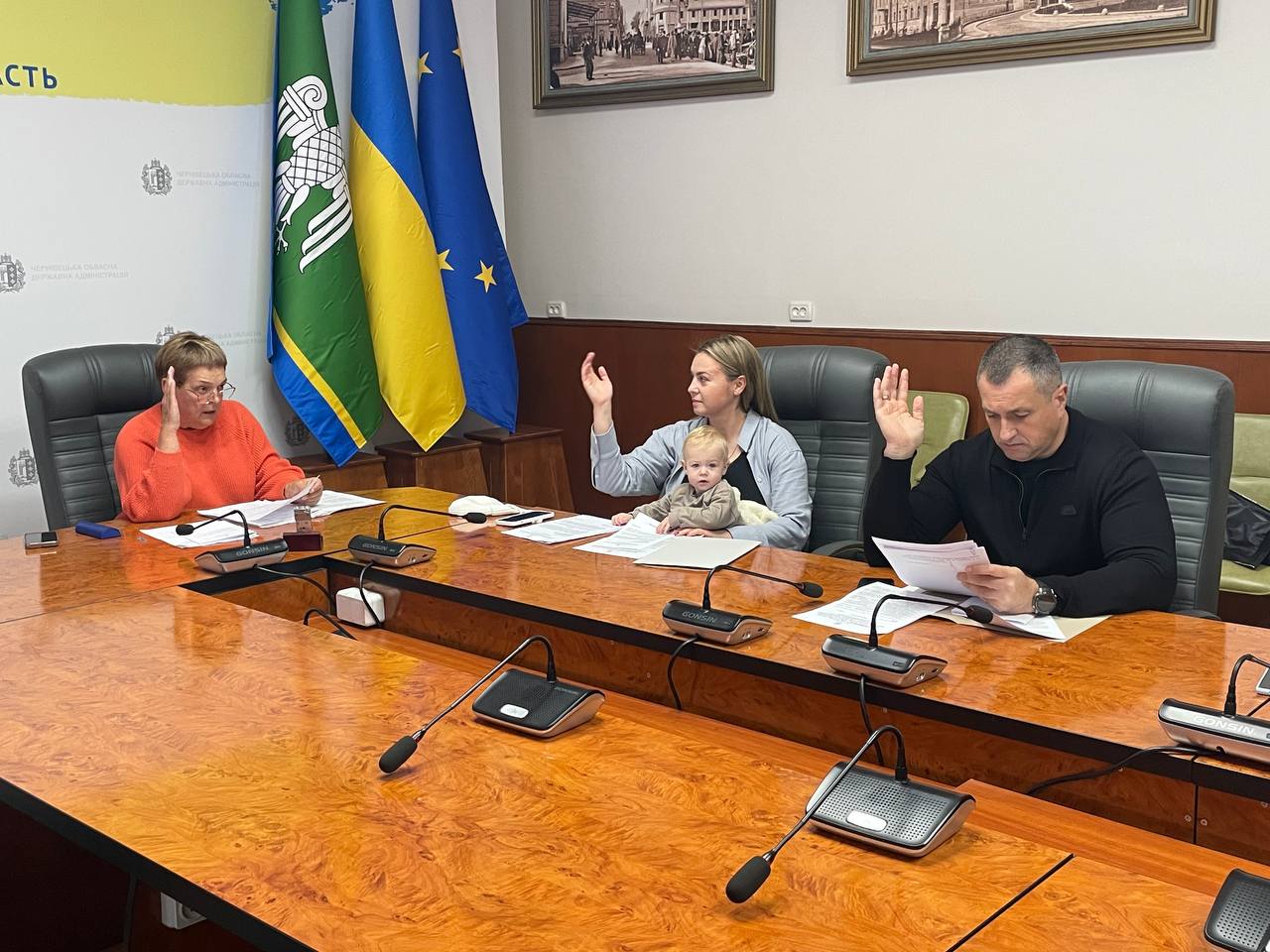 Відбулося засідання постійної комісії Чернівецької обласної ради з питань місцевого самоврядування, регламенту, депутатської діяльності, етики, нагороджень, правових питань, міжетнічних відносин та антикорупційної діяльності під головуванням Світлани Фочук