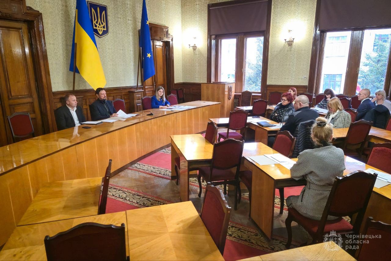 У Чернівецькій обласній раді відбулося засідання постійної комісії з питань охорони здоров’я, праці, соціального захисту населення та підтримки учасників АТО і членів їхніх сімей під головуванням Ігоря Шкробанця