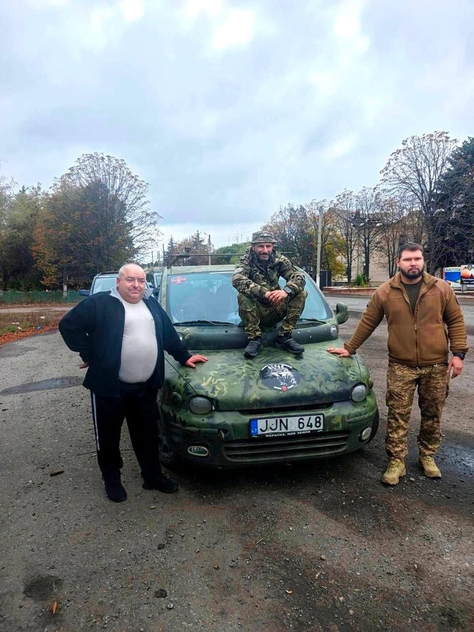 За підтримки мешканців Недобоївської громади, небайдужих благодійників і волонтерів вдалося реалізувати важливу справу – придбати автомобіль для захисника з села Зарожани Рустама Балаєва