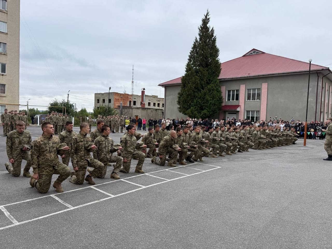 У Буковинському ліцеї-інтернаті з посиленою військово-фізичною підготовкою відбулася урочиста посвята ліцеїстів