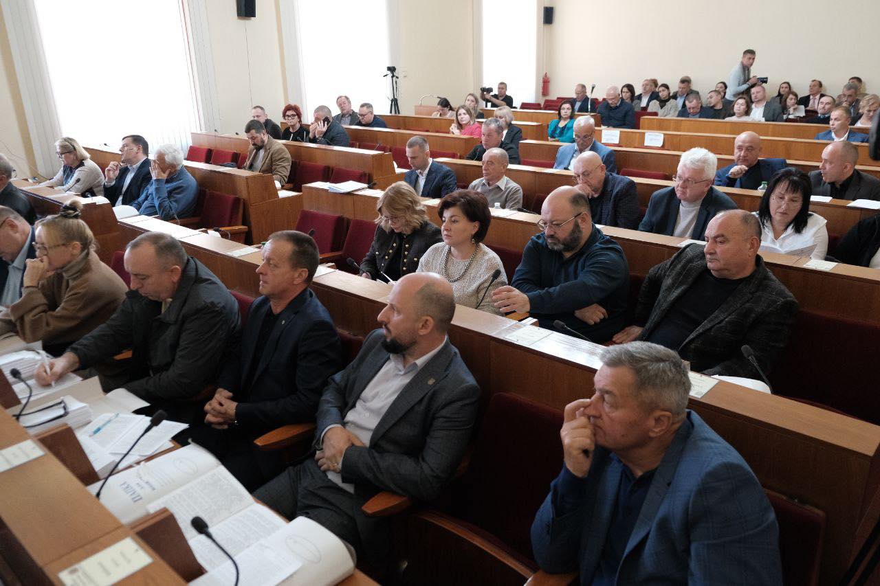 Депутати Чернівецької обласної ради під час засідання 21-сесії звернулися до Кабінету Міністрів України та Уповноваженого Верховної Ради України з прав людини із проханням вжити заходів для забезпечення повернення на територію України громадян, звільнених із російського полону