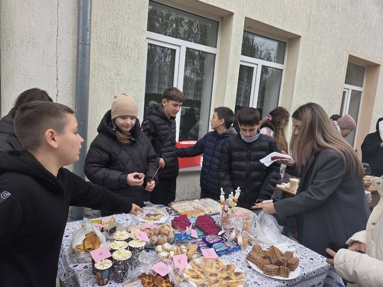 Учні Герцаївського ліцею №1 зібрали понад 60 тисяч гривень для воїна громади