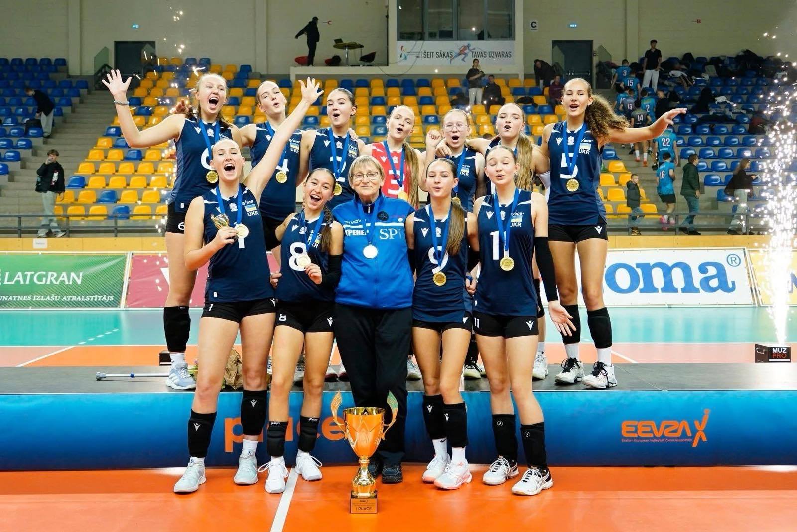 Юні волейболістки з Чернівців стали переможницями Молодіжного кубку Східноєвропейської зональної асоціації