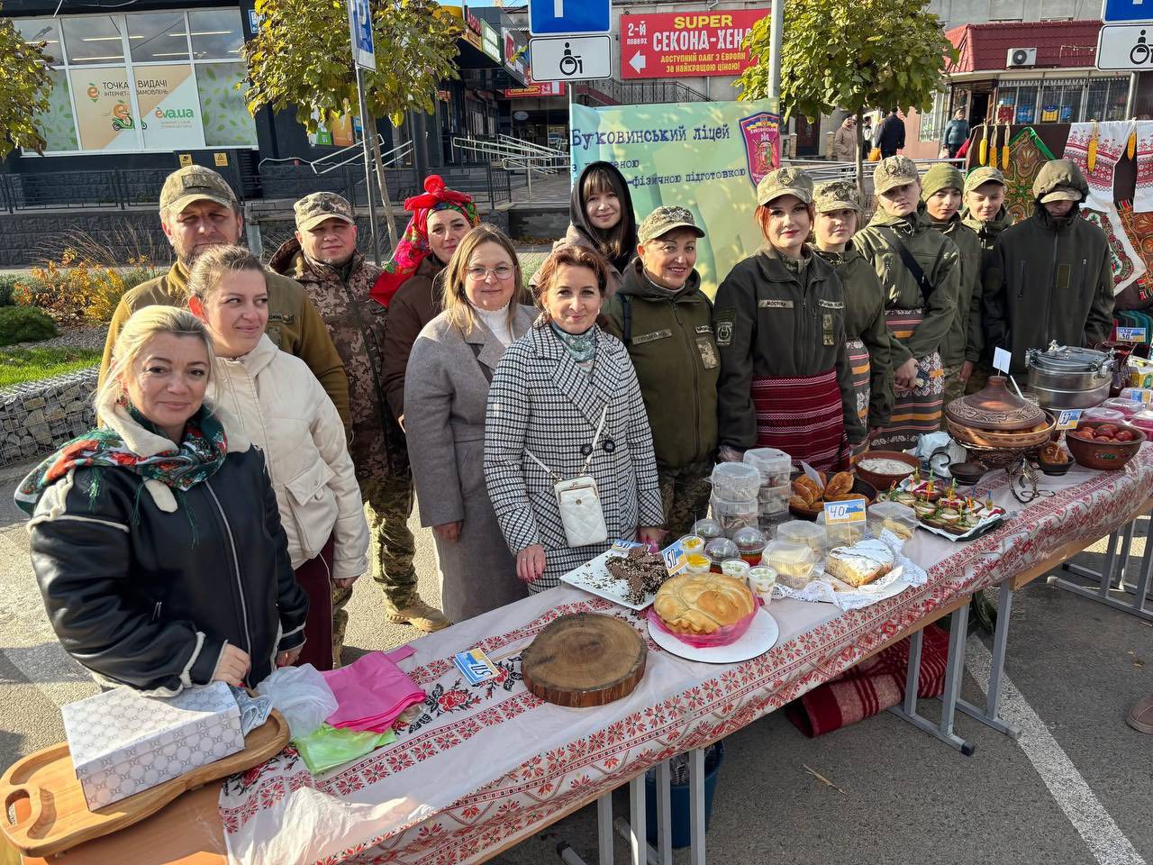 Учні та педагоги Буковинського ліцею взяли участь у благодійному ярмарку на підтримку Збройних сил України