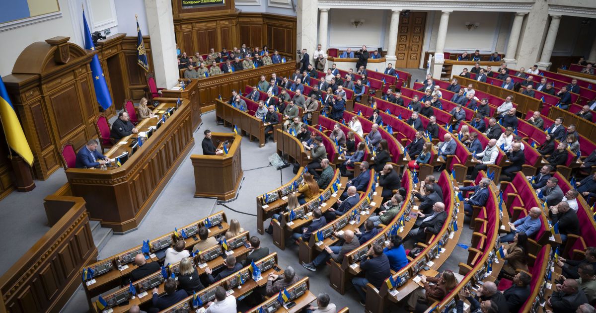 Верховна Рада України ухвалила постанову, яка гарантує безперервну роботу місцевих рад та голів громад – сільських, селищних, міських, районних і обласних – в умовах воєнного стану