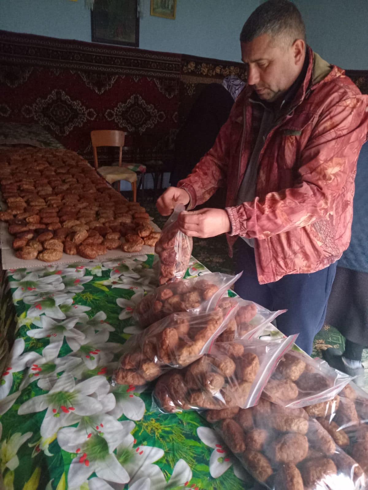 Жителі Недобоївської громади продовжують допомагати нашим захисникам