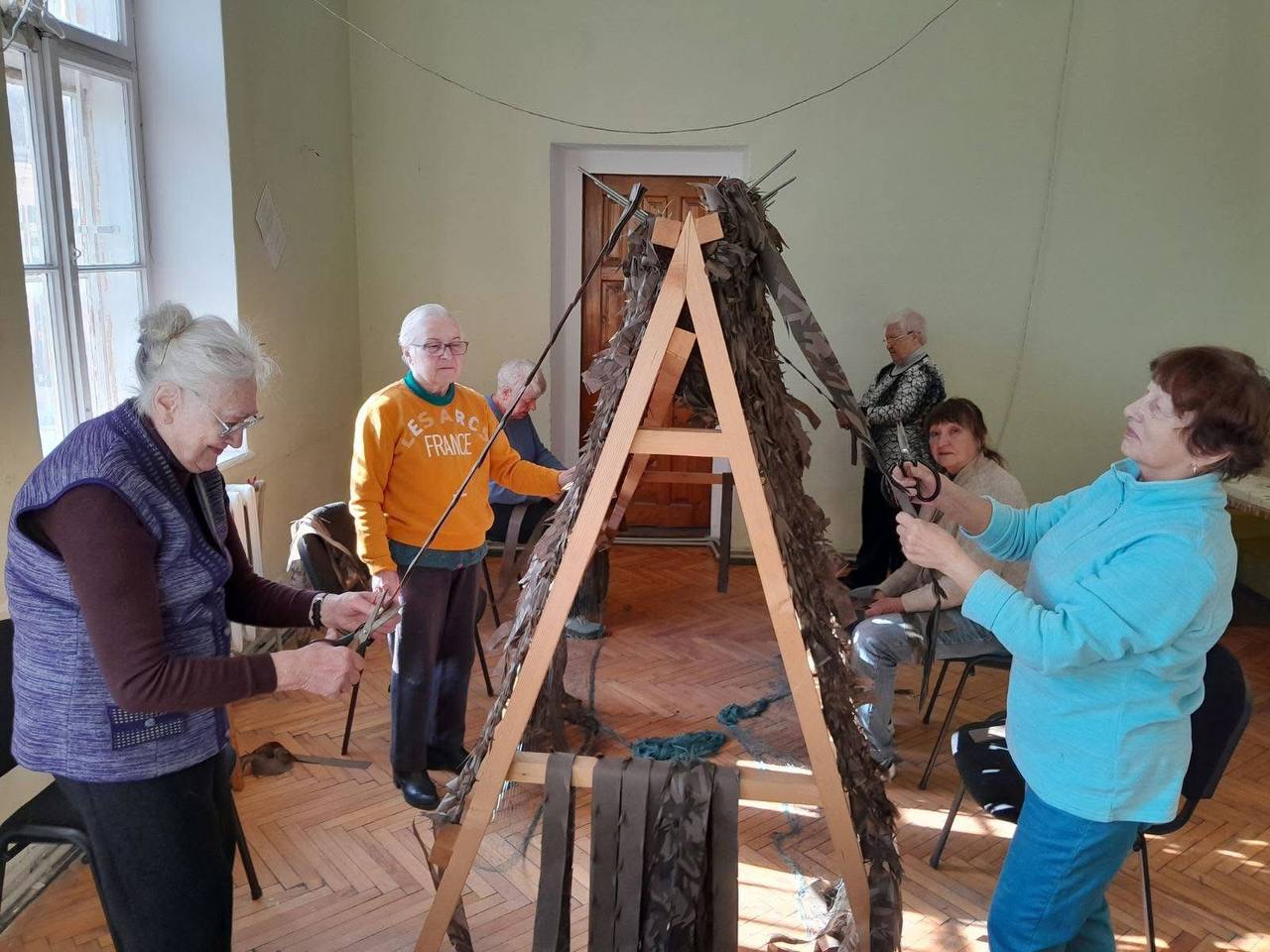 Щомісяця у волонтерському хабі при Українському народному домі у Чернівцях кипить робота