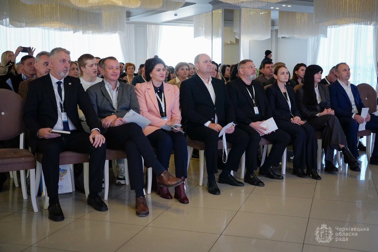 У Чернівцях розпочався форум «Сім’я в центрі громад: регіональний шлях розвитку соціальних послуг та сімейних форм виховання»