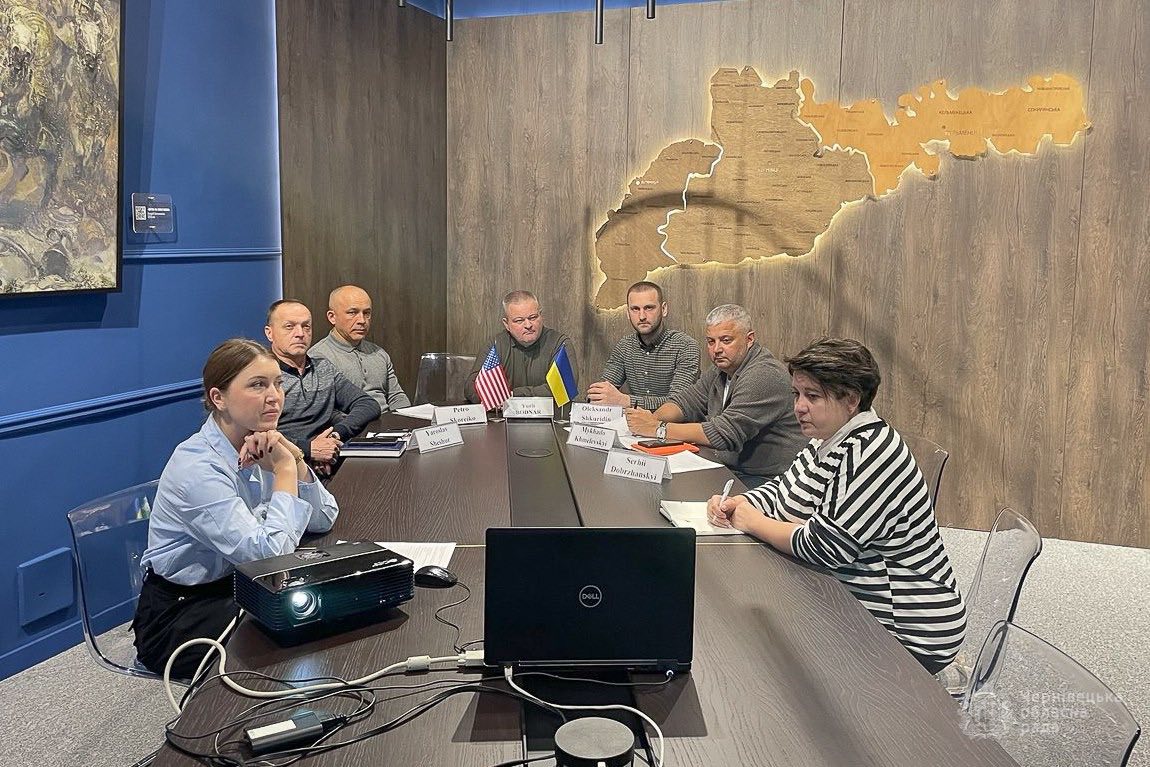 У межах міжнародної співпраці депутати Чернівецької обласної ради провели онлайнзустріч із представниками округу Ольстен (США)
