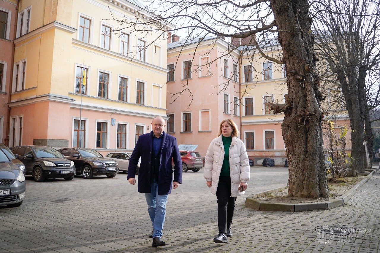Виконувач обов’язків голови обласної ради Микола Гуйтор відвідав Педагогічний фаховий коледж ЧНУ ім. Юрія Федьковича