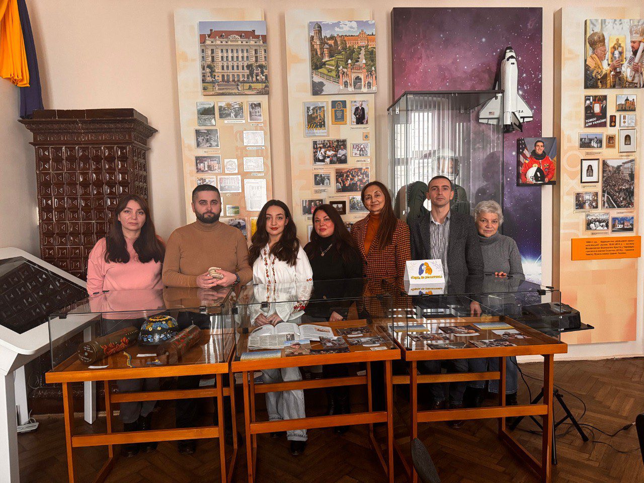 Із нагоди Дня волонтера у Чернівецькому обласному краєзнавчому музеї відбувся патріотичний захід «Серця, що допомагають»