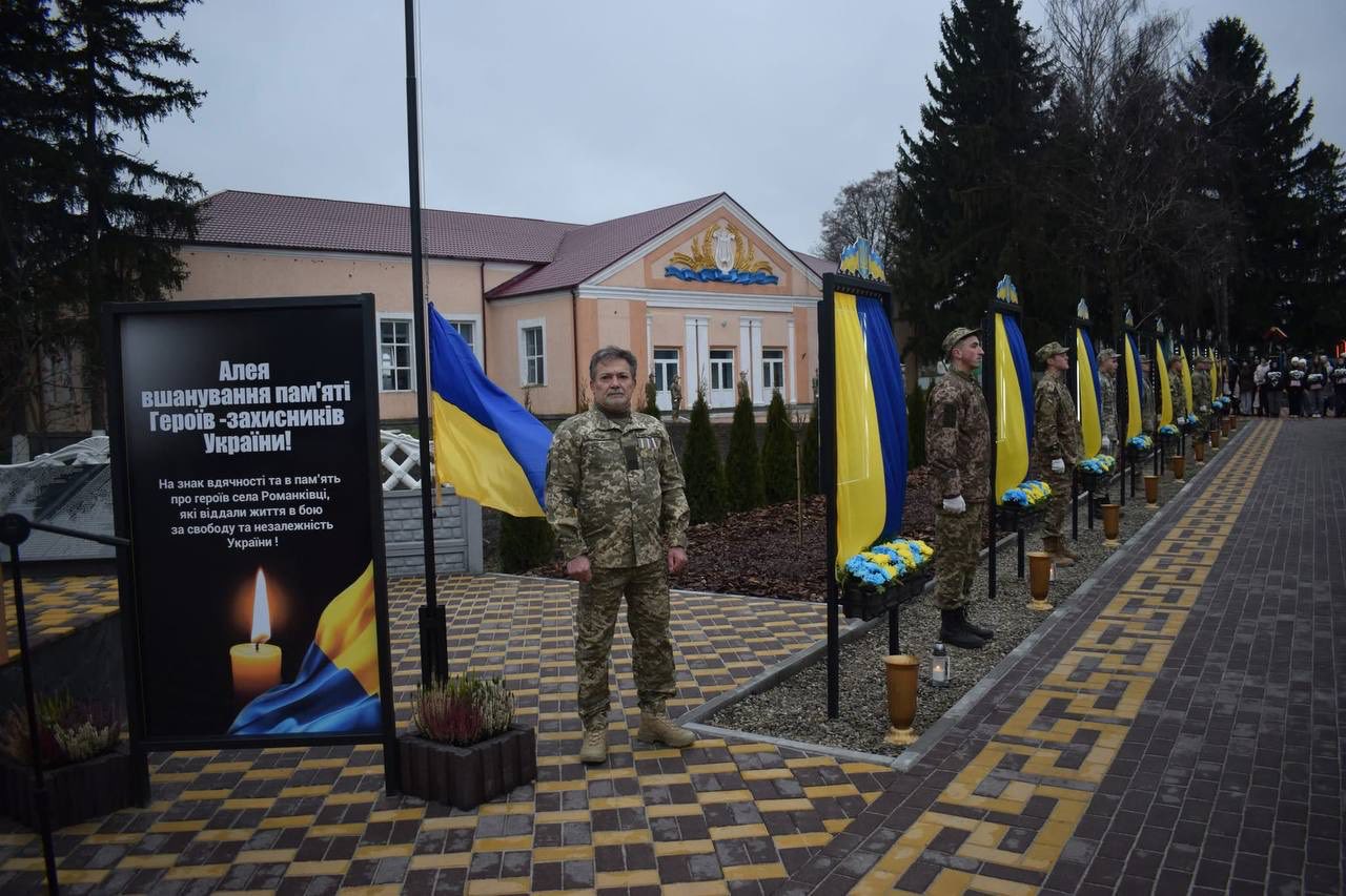 Алею пам’яті Героїв-захисників України відкрили у селі Романківці Сокирянської громади