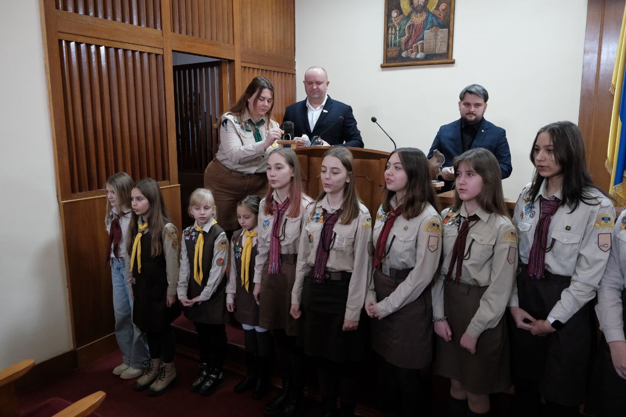 Депутати Чернівецької обласної ради отримали Вогонь Миру