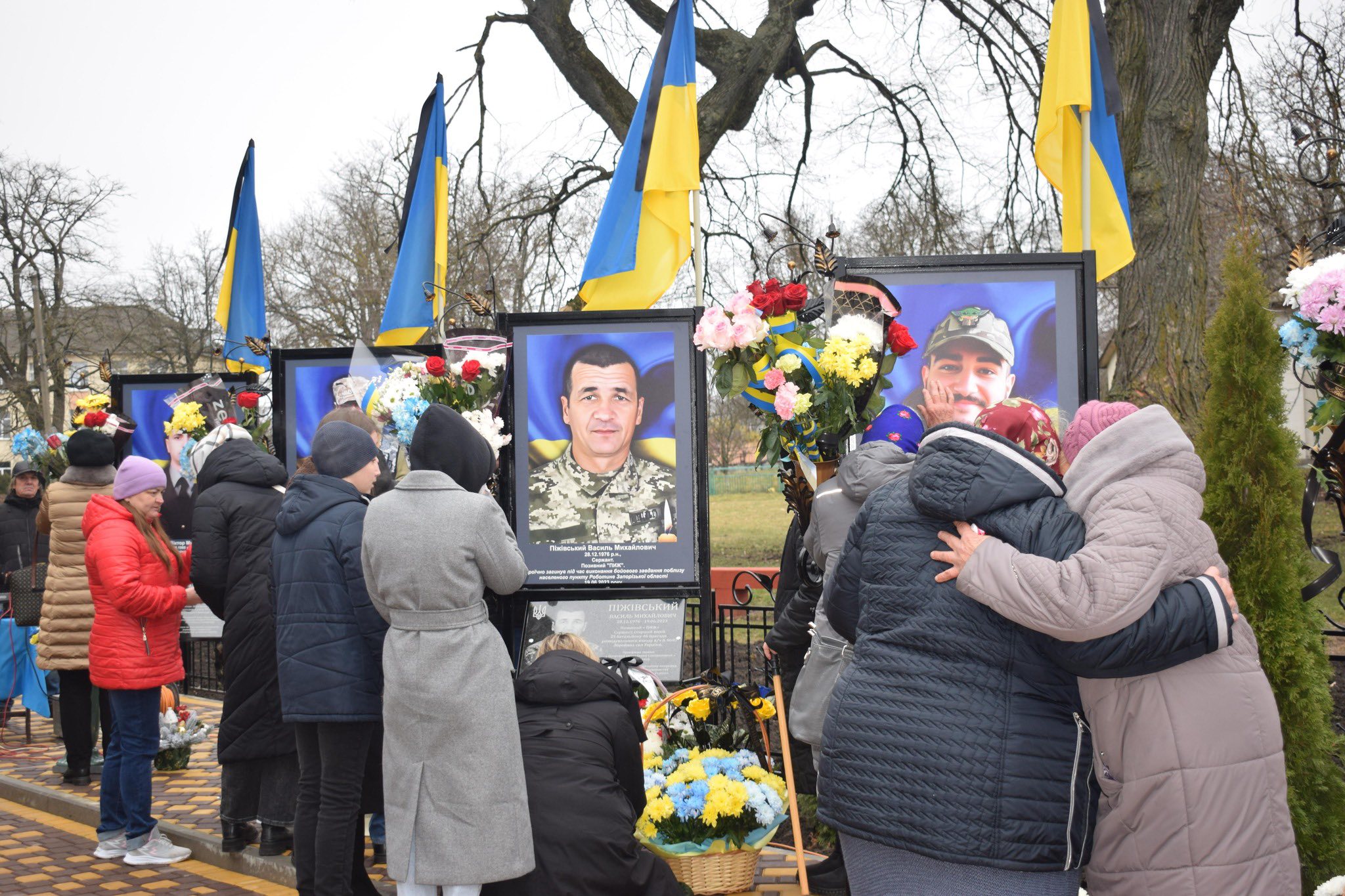 Алею в пам’ять про Героїв відкрили у селі Гвіздівці Сокирянської громади