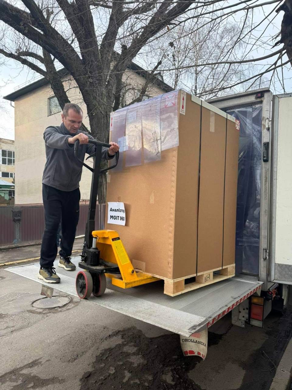 Нове сучасне обладнання отримав Чернівецький обласний медичний центр соціально значущих хвороб